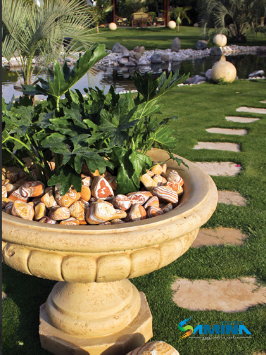 حوض نباتات ديكوري TINO Classic من Kenzi Botanics، مناسب للاستخدام الداخلي والخارجي ومقاوم للعوامل الجوية.